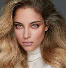 Είναι μόλις 26 χρονών και έχει κάνει ήδη 2 πλαστικές επεμβάσεις στο πρόσωπο και στο σώμα της. Doykissa Nomikoy Neo Xrwma Sta Mallia Archives Fay S Book