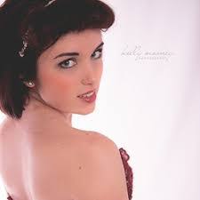 Kelly Mooney's Instagram, Twitter & Facebook