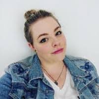 Elizabeth Manion's Instagram, Twitter & Facebook