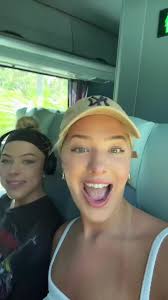 Danielle Zenner (@daniellezennerr)