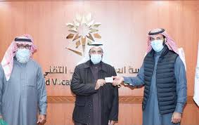 يحصل على رواتب تبدأ من 5460 ريال. ØµØ­ÙŠÙØ© Ø§Ù„Ù…Ø¹Ø§Ù„Ù‰ Ø§Ù„Ø¥Ù„ÙƒØªØ±ÙˆÙ†ÙŠØ© Ù…Ø¯ÙŠØ± Ø¹Ø§Ù… Ø§Ù„Ø¥Ø¯Ø§Ø±Ø© Ø§Ù„Ø¹Ø§Ù…Ø© Ù„Ù„ØªØ¯Ø±ÙŠØ¨ Ø§Ù„ØªÙ‚Ù†ÙŠ ÙˆØ§Ù„Ù…Ù‡Ù†ÙŠ Ø¨Ù…Ù†Ø·Ù‚Ø© Ø­Ø§Ø¦Ù„ Ø§Ù„Ù…Ù‡Ù†Ø¯Ø³ Ù…Ø´Ø¹Ù„ Ø§Ù„ØªÙ…ÙŠÙ…ÙŠ ÙŠØ³Ù„Ù… Ø±Ø®ØµØ© Ø§Ù„Ù…Ø¯Ø±Ø¨ Ø§Ù„Ù…Ø¹ØªÙ…Ø¯ Ù„Ø¹Ø¯Ø¯ Ù…Ù† Ø§Ù„Ù…Ø¯Ø±Ø¨ÙŠÙ†