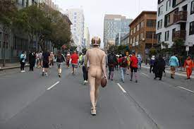 Nude runners descend on San Francisco's Bay to Breakers