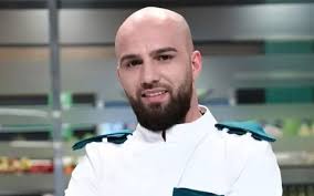 Urmareste chefi la cutite pe antena 1 live online pe mywebtv.info. Cine Este Dorin Voiasciuc De La Chefi La CuÈ›ite Calc Pe Cadavre Galerie Foto Stiri Vedete Si Evenimente Viva Ro