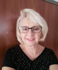 Hi guys 👋 I'm 35 years old I'm not an expert but I discovered I can paint  in December 2019 and just learning since then. I sell two angel paintings  before Christmas