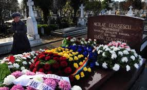 Below are given outlines of his immediate family members' lives, with links to those who have separate articles about them. Zeci De Persoane La Mormantul Lui Ceausescu Ce Au Comemorat Epoch Times Romania