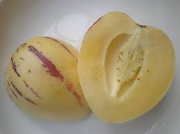 La Poire Melon Un Subtil Melange De Saveurs Entre La Poire Et Le Melon Fruits Et Legumes Fruits Exotiques Cuisine Exotique