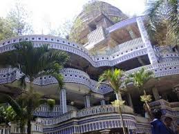 Lawang sewu adalah salah satu obyek wisata sejarah di semarang, khususnya mengenai sejarah perkeretaapian di indonesia. Mesjid Tiban Dengan 1000 Pintu Di Malang Konon Dibangun Jin Dalam 1 Malam Potretnews Com