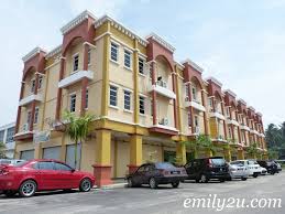 Kemaman district is bordered by dungun district to the north and the state of pahang to the south and west. Mehram Hotel Kemaman Terengganu From Emily To You