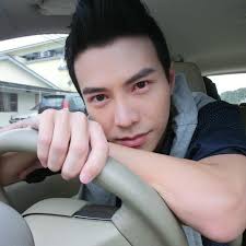 Lawrence Wong 王冠逸- 被一个人深深爱着会让你坚强，而深深地爱一个人会让你勇敢。 being love deeply by  someone will make you strong and loving someone deeply will make you brave. 