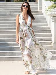 Su matrimonio.com troverete oltre 2700 ristoranti per ricevimenti, strutture di ogni tipo che offrono ambienti, spazi e stili diversi. Matrimonio In Spiaggia Come Vestirsi 5 Consigli Di Outfit Stylight