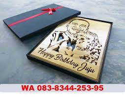 Semoga sehat selalu ya, wah… musim kawin nih! saatnya untuk mempersiapkan diri secara mental untuk itu, persiapkan diri dengan baik. Wa 083 8344 253 95 Foto Ukir Dari Kayu Kado Ulang Tahun Hadiah Pernikahan Ulang Tahun Hadiah Ulang Tahun Untuk Sahabat Pernikahan Murah