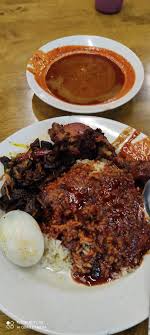 Gerai ini 200 meter saja dari hanisuria. Datang Kedah Mesti Cuba Nasi Lemak Haji Ali Cahaya Hayati