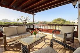 Retrouvez sur le site jardindéco des superbes tables en métal pour votre jardin ou terrasse : Casa Jardin In Arrecife Book On Hotels Com