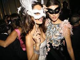 A masquerade ball (or bal masqué) is an event in which many participants attend in costume wearing a mask. Bal Masque Sorties Activites Sortiraparis Com
