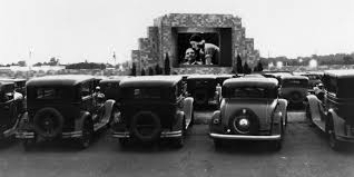 First drive-in movie theater opens | June 6, 1933 | HISTORY