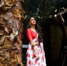 Ishwari says family is not asked to do any work, anything is done by heart, then they enter the heart. How To Dress Like Erica Fernandes Iwmbuzz