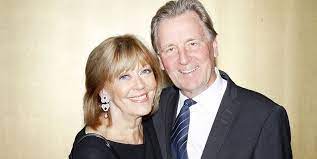 Lindfors lives in stockholm, sweden. Lill Lindfors Berattar Om Sin Otrohet Stoppa Pressarna Kandisar Kandisnytt Hant Extra Se Hor Noje