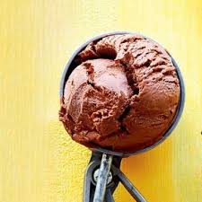 Recette D Creme Glacee Au Chocolat Noir Sans Sorbetiere Coup De Pouce Ice Cream Cold Meals Cream