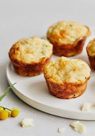 Muffins Aux Courgettes Au Fromage Cheddar Trois Fois Par Jour Recipe Snack Recipes Delicious Desserts Food
