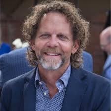 Thrilled to announce my new role as Senior Product Manager at  EssilorLuxottica, leading product strategy for wearable tech eyewear in  collaboration with Meta, and focusing