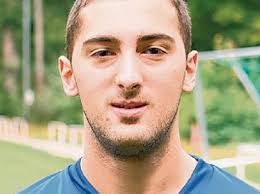 Oliver Stange trifft aus der eigenen Hälfte