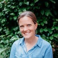 Leslie Roth's Instagram, Twitter & Facebook