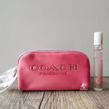 Base notes are amber, cedar, patchouli and sandalwood. Authentic Coach Floral Blush Edp Pouch Set Health Beauty Perfumes Nail Care Others On Carousell