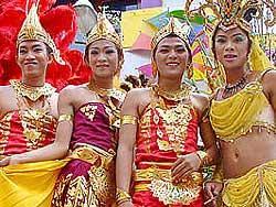 Liwat adalah jenayah di negara ini, dan sikap sosial terhadap komuniti lgbt dibentuk oleh islam, agama rasmi negara malaysia. Malaysiakini Memahami Sejarah Di Sebalik Hak Asasi Lgbt