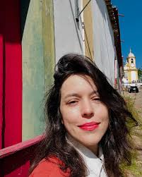 Recebemos uma crítica tão bonita de Dora do @marciotitop @deus.ateu Para  celebrar essas últimas apresentações no @sescipiranga Direção, texto e  atuação: Sara Antunes. Assistente de direção: Renan Ferreira. Videografia:  André Voulgaris e