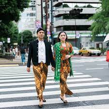 Kebaya ini memberikan kesan kesederhanaan dan keanggunan untuk pemakai. 10 Foto Prewed Epic Bertema Jawa Bikin Kalian Terlihat Bak Bangsawan