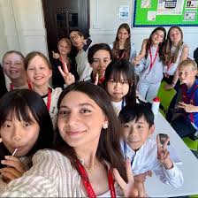 TutorABC 遊留學| 打算明年秋季入學嗎？ 或是身邊有家人朋友，想明年出國讀書？🌏 趕快分享這張圖，提醒他們留學申請進度！  想出國留學還沒選好學校跟科系？ 工作太忙，沒時間處理申請文件？ 讓#TutorABC遊留學