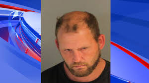 Bloody footprints lead to Downtown Memphis stabbing suspect