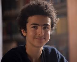 Elisha Henig's Instagram, Twitter & Facebook