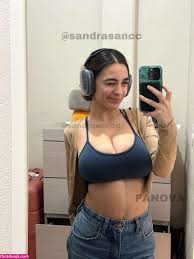 Sandrasancc leak spreading tight pussy