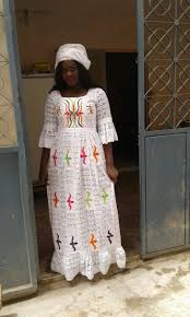 Trouvez la robe de soirée dentelle pas cher avec des. Robe Bazin Avec Brode A Vendre A Kiffacouture African Clothing African Fashion Dresses African Fashion
