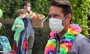 Она умна, красива и чрезвычайно опасна. Jason Priestley And His Wife Naomi Celebrate Daughter Ava S 13th Birthday With A Drive By Party Daily Mail Online