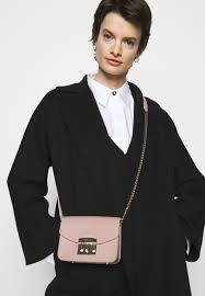 We print the highest quality karl jacobs merch on the internet. Furla Metropolis Mini Crossbody Umhangetasche Candy Rose Pink Zalando De