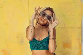 Give your style an upgrade this season with a visit to brandy melville in santa monica, ca, where you can shop all the latest styles and hottest fashion trends. How To Get Brandy Melville Orders Shipped To Canada Yore Oyster