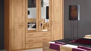 Mit unseren schlafzimmern aus erle setzen sie auf elegante möbelserien, die perfekt aufeinander abgestimmt sind. Schlafzimmer Sitara Schrank Bett Nachtkommode In Erle Natur Teilmassiv