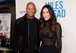 Dre and nicole looked at ease with one another in the last photo the rapper shared of them. Dr Dre S Wife Nicole Young Files For Divorce In Los Angeles New York Daily News