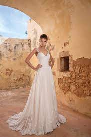 Romantisch herz ausschnitt spitze blumen brautkleider. Brautkleid Mit Herzausschnitt Und Tattoo Spitze Am Rucken Von Justin Alexander Modell 88058 Heiraten Mit Braut De
