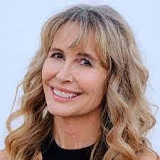 Tracy Hollenbeck's Instagram, Twitter & Facebook