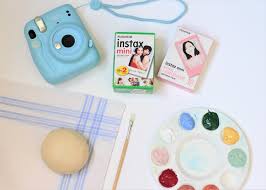 Elle est amusante, pas chère, facile à faire et très pour les abricots et les prunes, il suffit de couper une boulette de pâte en deux, et de réunir ensuite les deux parties en. Porte Photos En Pate A Sel Blog Creation Deco Clematc