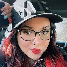 Haley Gillespie's Instagram, Twitter & Facebook