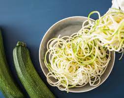 Fettarmes fleisch, fisch, früchte und gemüse: Rezepte Ohne Kohlenhydrate Leckere Zucchininudeln Mit Garnelen