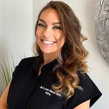 Kira Carroll's Instagram, Twitter & Facebook