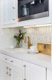 Black And White Geometric Marble Backsplash Tiles In A Butler S Pantry Usher Elements From Today S Mos Marble Tile Backsplash Marble Backsplash Kitchen Remodel