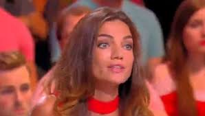 Très tôt, francesca s'intéresse à la musique et intègre à 15 ans un collectif rap bastiais. Francesca Antoniotti