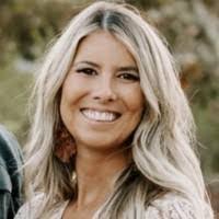 Nikki Lowden's Instagram, Twitter & Facebook