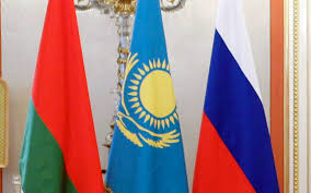 On the basis of comparative sociological surveys in four countries, conducted regularly, the author analyses relationships of peoples in russia, ukraine, byelorussia, and kazakhstan and is tracing mutual attractions, points of possible accord and closer integration. Rossiya Ukraina Belorussiya Kazahstan Moment Istiny